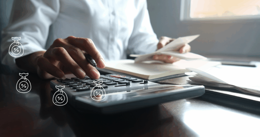 Profissional calculando despesas e conferindo documentos financeiros com uma calculadora, ilustrando a gestão de custos