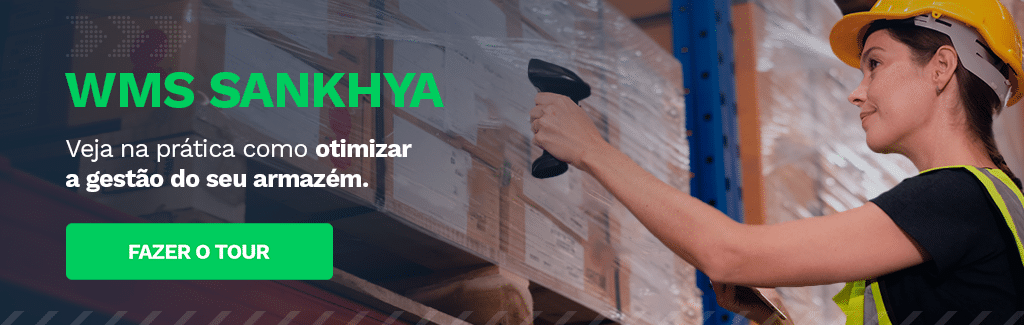 A imagem mostra uma profissional usando um scanner para realizar a gestão de estoque em um armazém. Ela está organizada, com capacete e colete, enquanto manuseia produtos nas prateleiras. O WMS Sankhya, como mostrado no banner, auxilia na otimização da gestão de estoque de segurança, garantindo controle e eficiência no armazenamento e movimentação de itens.