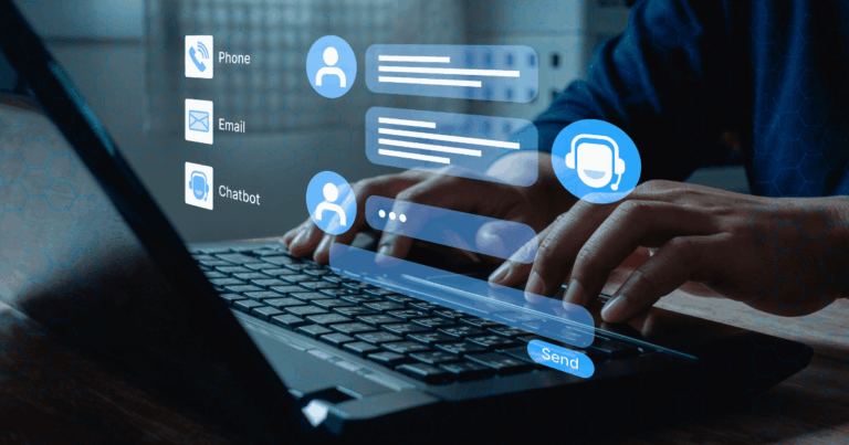Pessoa digitando em notebook com ícones digitais de atendimento via chat, representando o uso de chatbots e assistentes virtuais para comunicação automatizada.